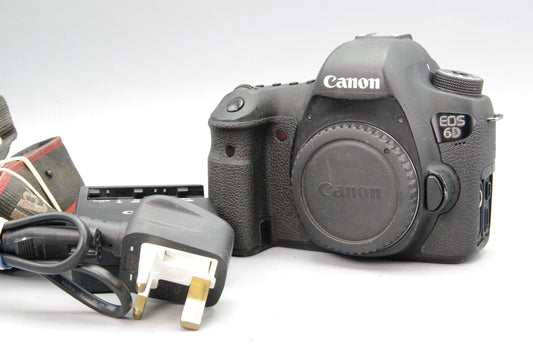 Canon EOS 6D Full Frame DSLR with Battery/Charger Tested and Working