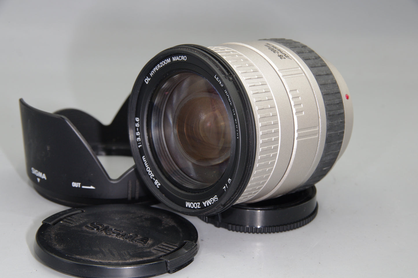 Sigma AF 28–200mm DL f/3.5–5.6 – Minolta A Mount – Excellent – Caps & Hood