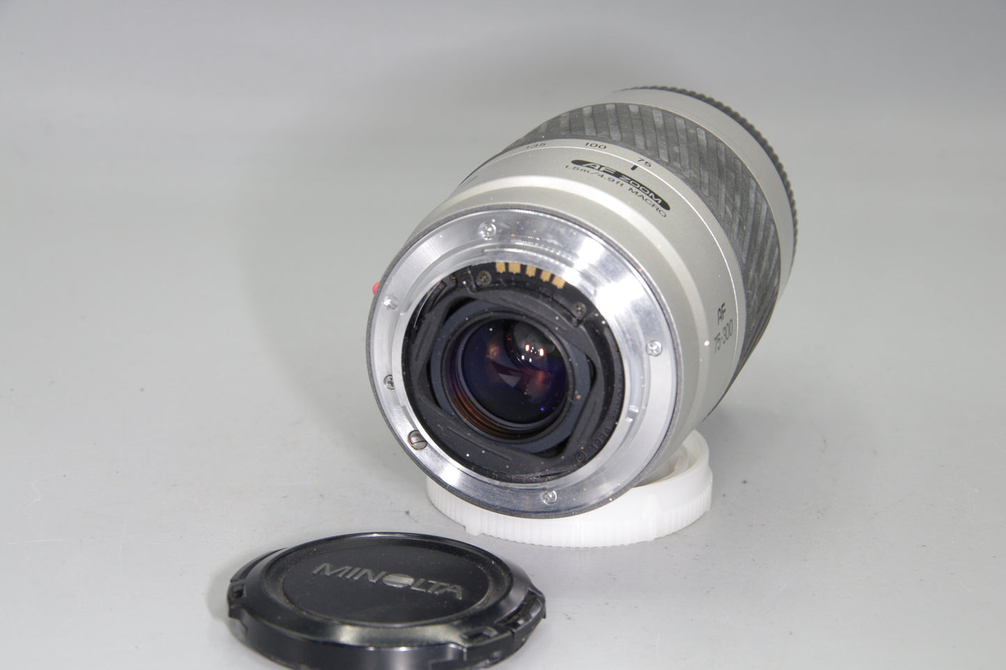 Minolta AF 75–300mm f/4.5–5.6 – A-Mount Telephoto Zoom – Big Beercan – Clean