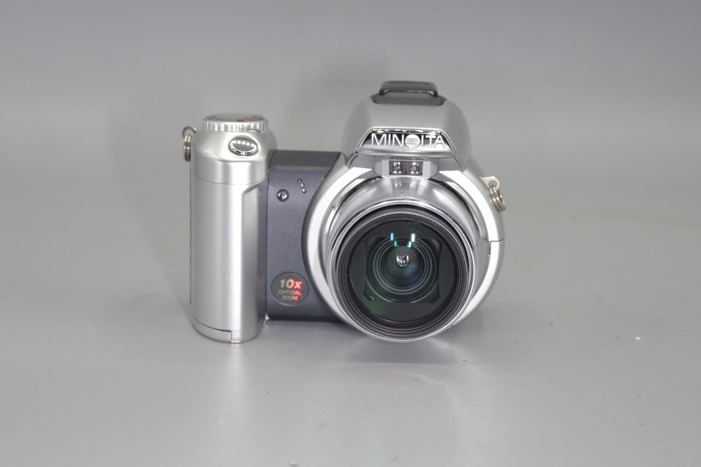 Minolta Dimage Z1 3.2MP 10X Zoom Digital Bridge Camera