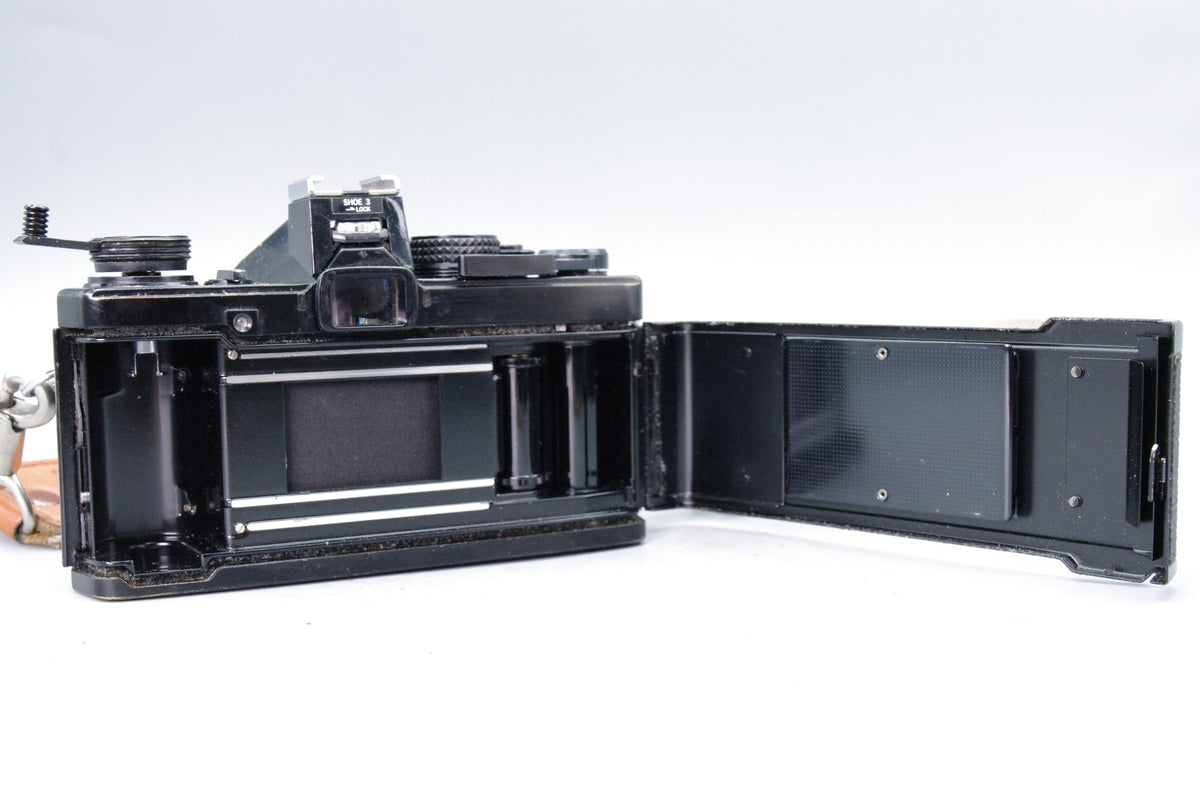Olympus OM‑2 Black 35mm SLR + Zuiko 50mm f/1.8 Lens – VGC