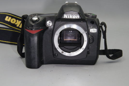 Nikon D70 DSLR Camera Body Only – 6.1MP – Shutter Count 7879 – VGC