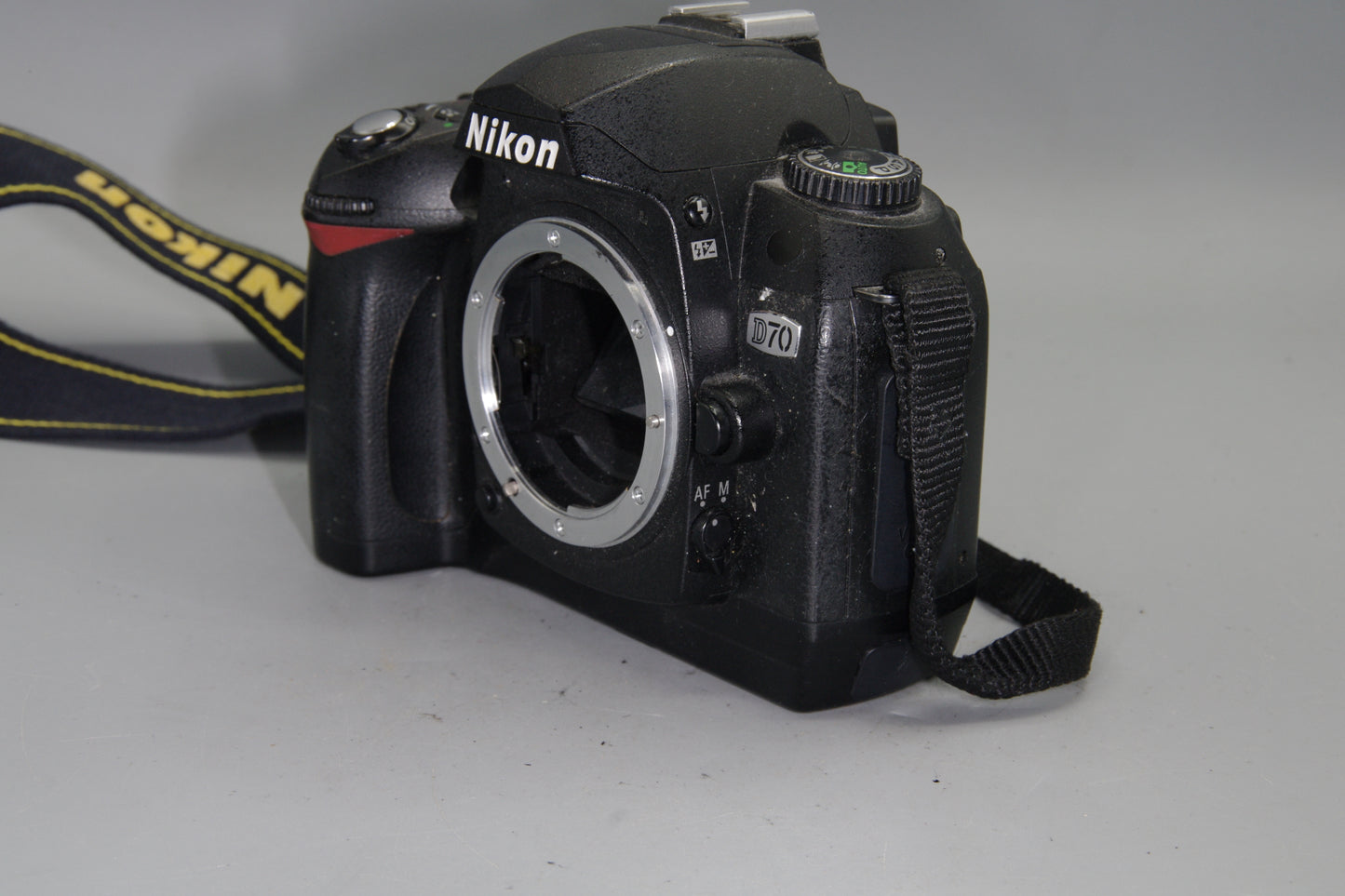 Nikon D70 DSLR Camera Body Only – 6.1MP – Shutter Count 7879 – VGC