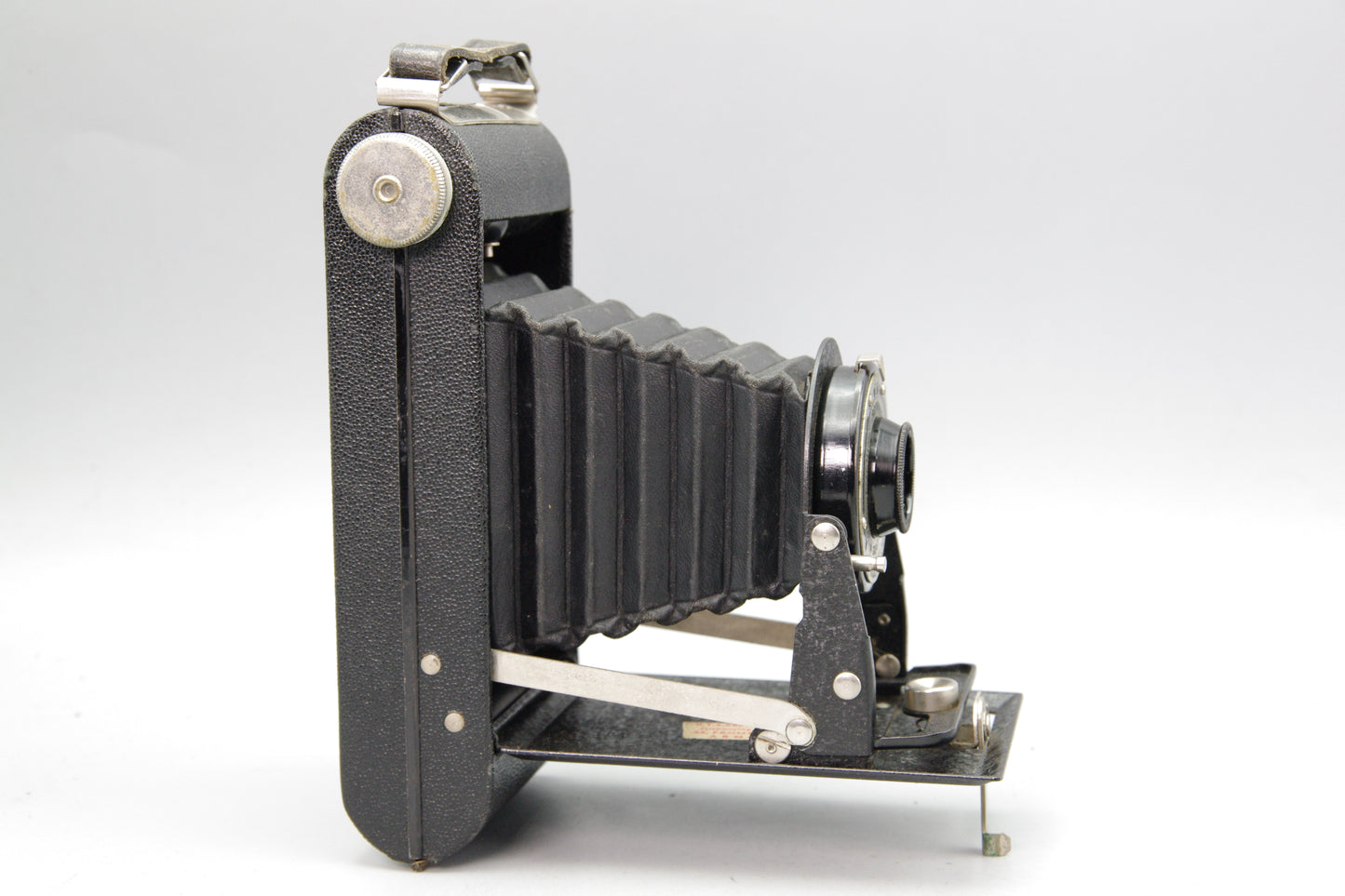 Kodak Folding Brownie Six‑20 with Case and Box – Very Good Condition