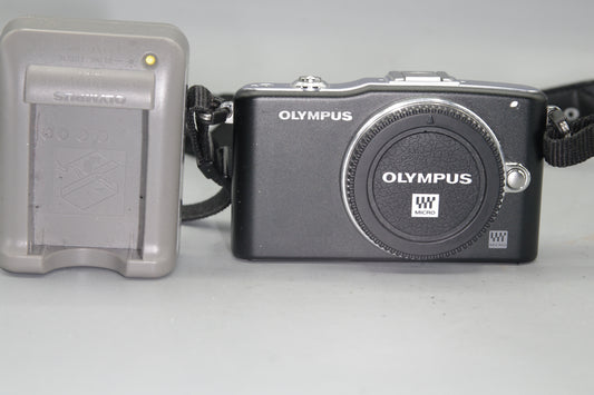 Olympus Pen Mini E-PM1 12.3MP M4/3 Digital Camera