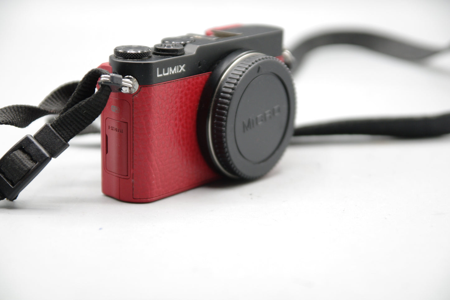 Panasonic Lumix DMC-GM5 16MP M4/3 Digital Camera