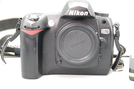Nikon D70 DSLR Camera with Charger and Battery – 6.1MP – Shutter Count 4707