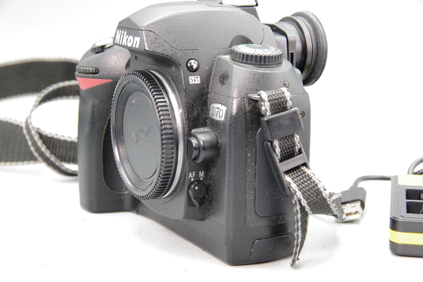 Nikon D70 DSLR Camera with Charger and Battery – 6.1MP – Shutter Count 4707