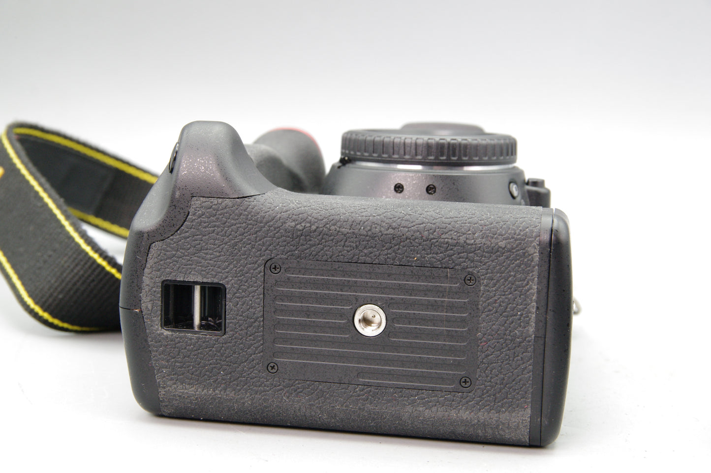 Nikon D5300 24.2MP DSLR with Battery Grip and Charger - Excellent