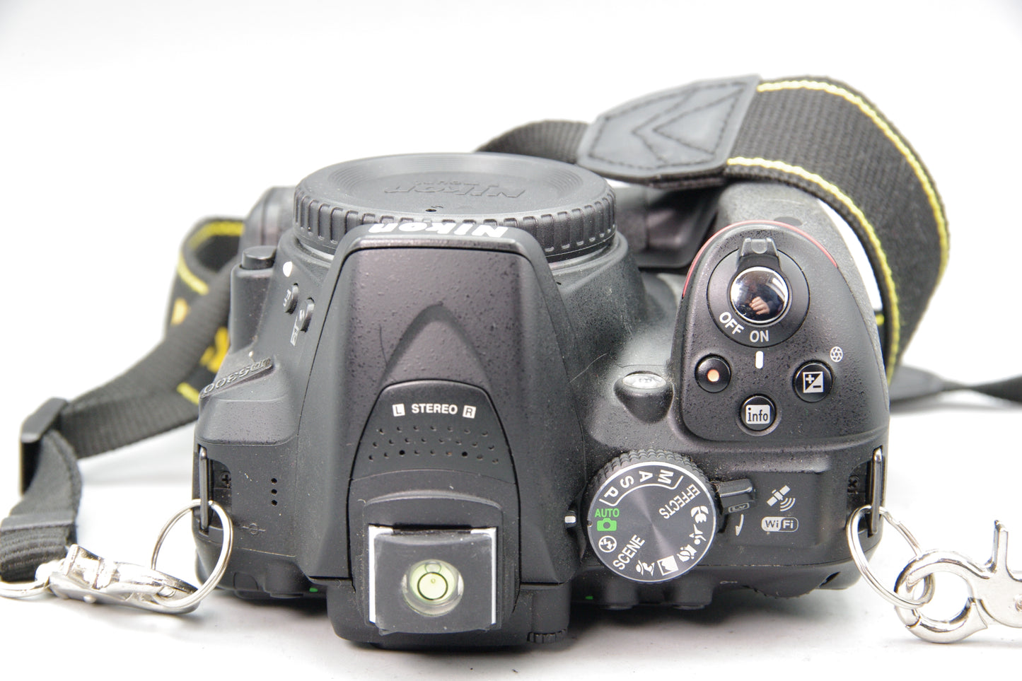 Nikon D5300 24.2MP DSLR with Battery Grip and Charger - Excellent