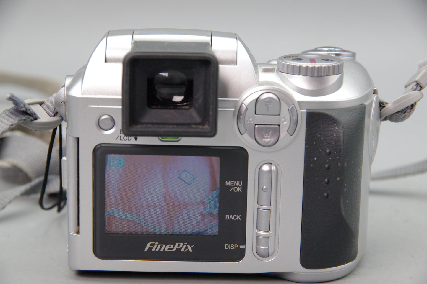 Fujifilm S304 Digital Camera 3.2MP with 4x Zoom Takes AA VGC