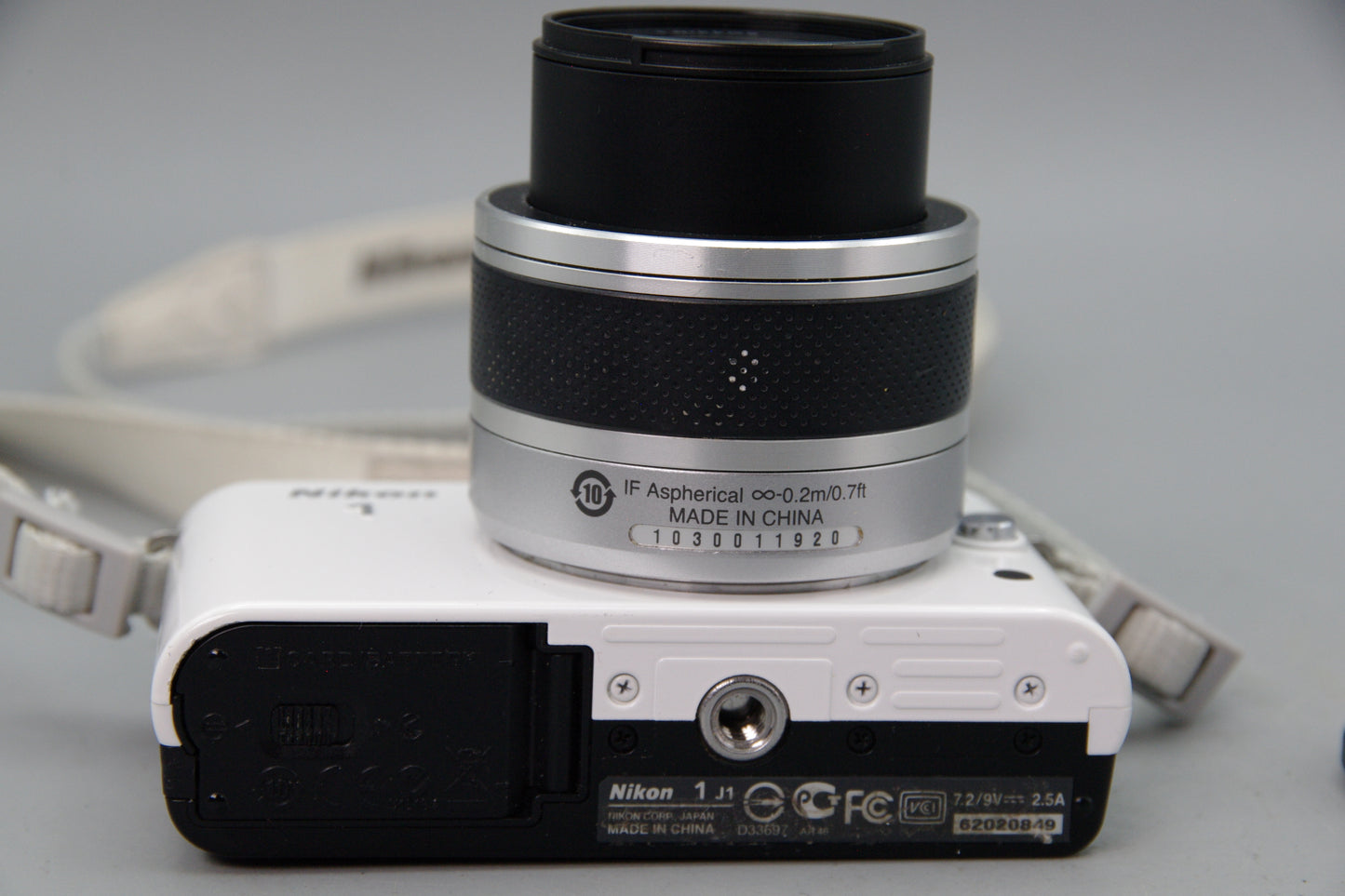 Nikon 1 J1 Mirrorless Camera with 10-30mm Lens   - White -  VGC