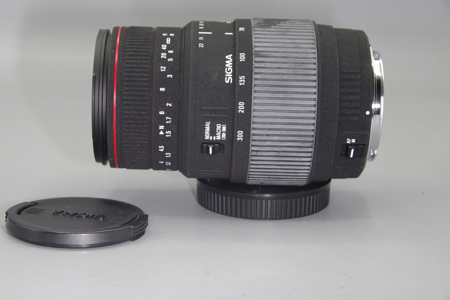 Sigma 70-300mm F/4-5.6 APO DG AF Zoom Lens with Caps - Canon EF Mount