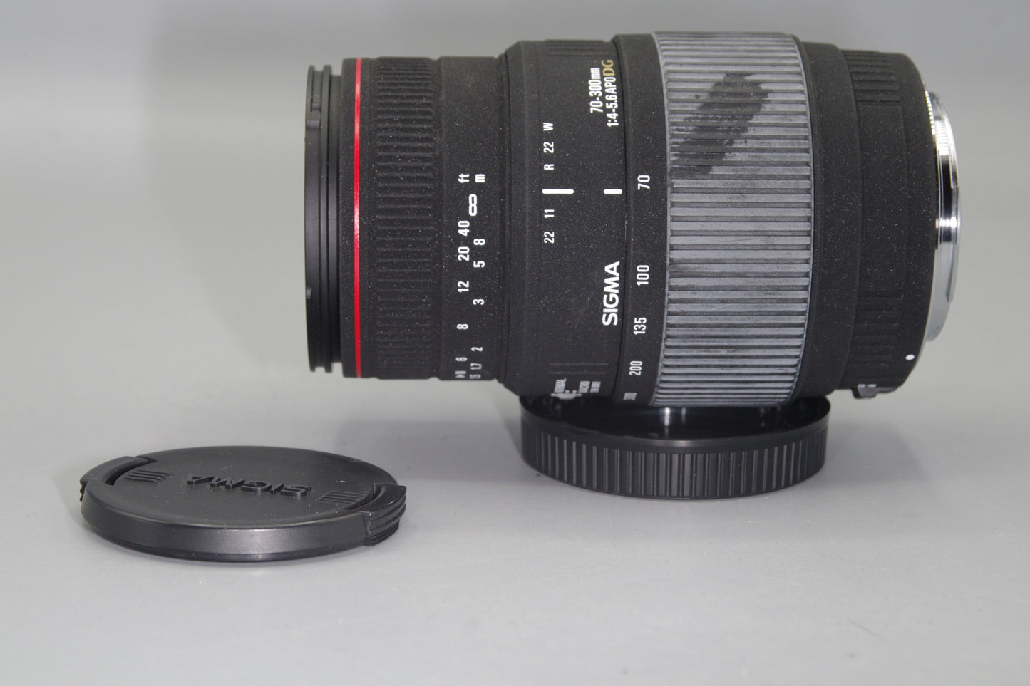 Sigma 70-300mm F/4-5.6 APO DG AF Zoom Lens with Caps - Canon EF Mount