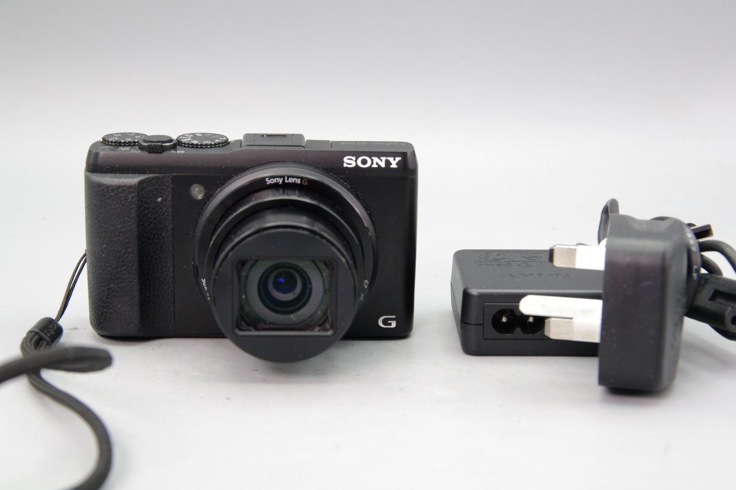 Sony Cybershot DSC-HX50 Compact Camera – 20MP 30x Zoom Wi-Fi Travel Zoom Digital