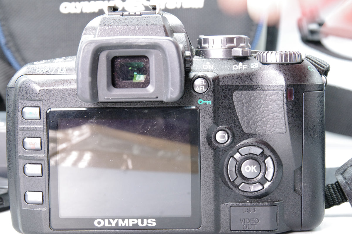 Olympus E-410 10.0MP DSLR Camera with 40-150mm Lens Very Low S/C