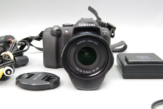 Samsung NX5 Mirrorless Camera with 18‑55mm Lens and Charger – Unmarked