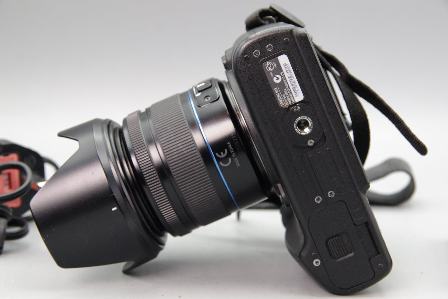 Samsung NX5 Mirrorless Camera with 18‑55mm Lens and Charger – Unmarked