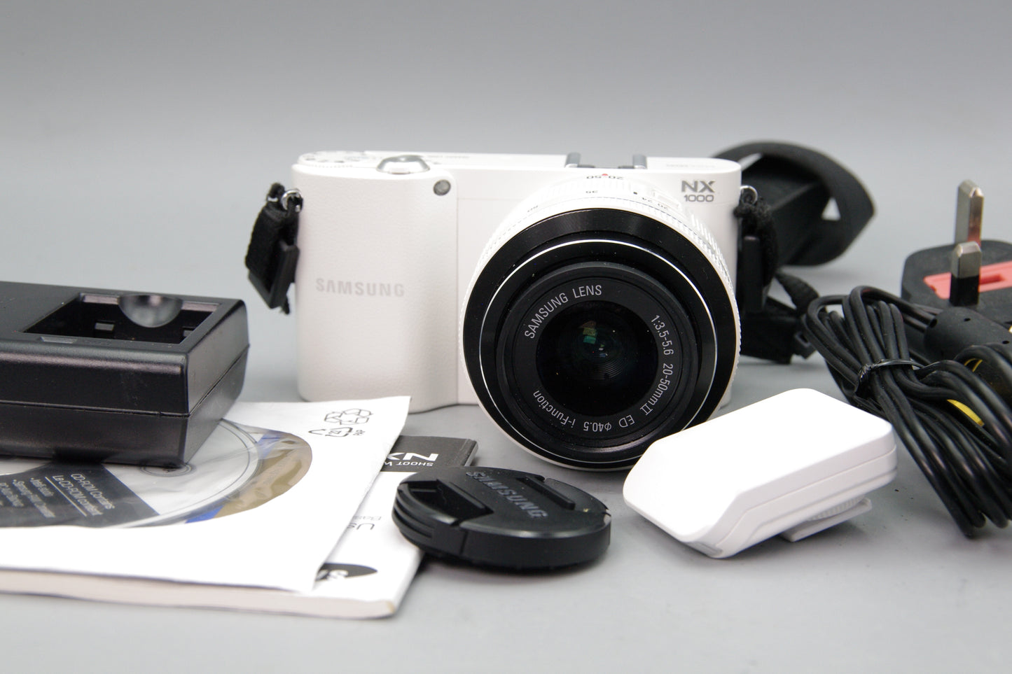 Samsung NX1000 Mirrorless Camera with 20‑50mm II Lens, Charger – Excellent