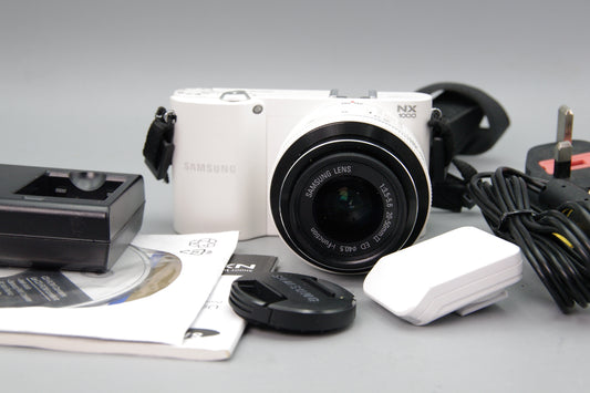 Samsung NX1000 Mirrorless Camera with 20‑50mm II Lens, Charger – Excellent