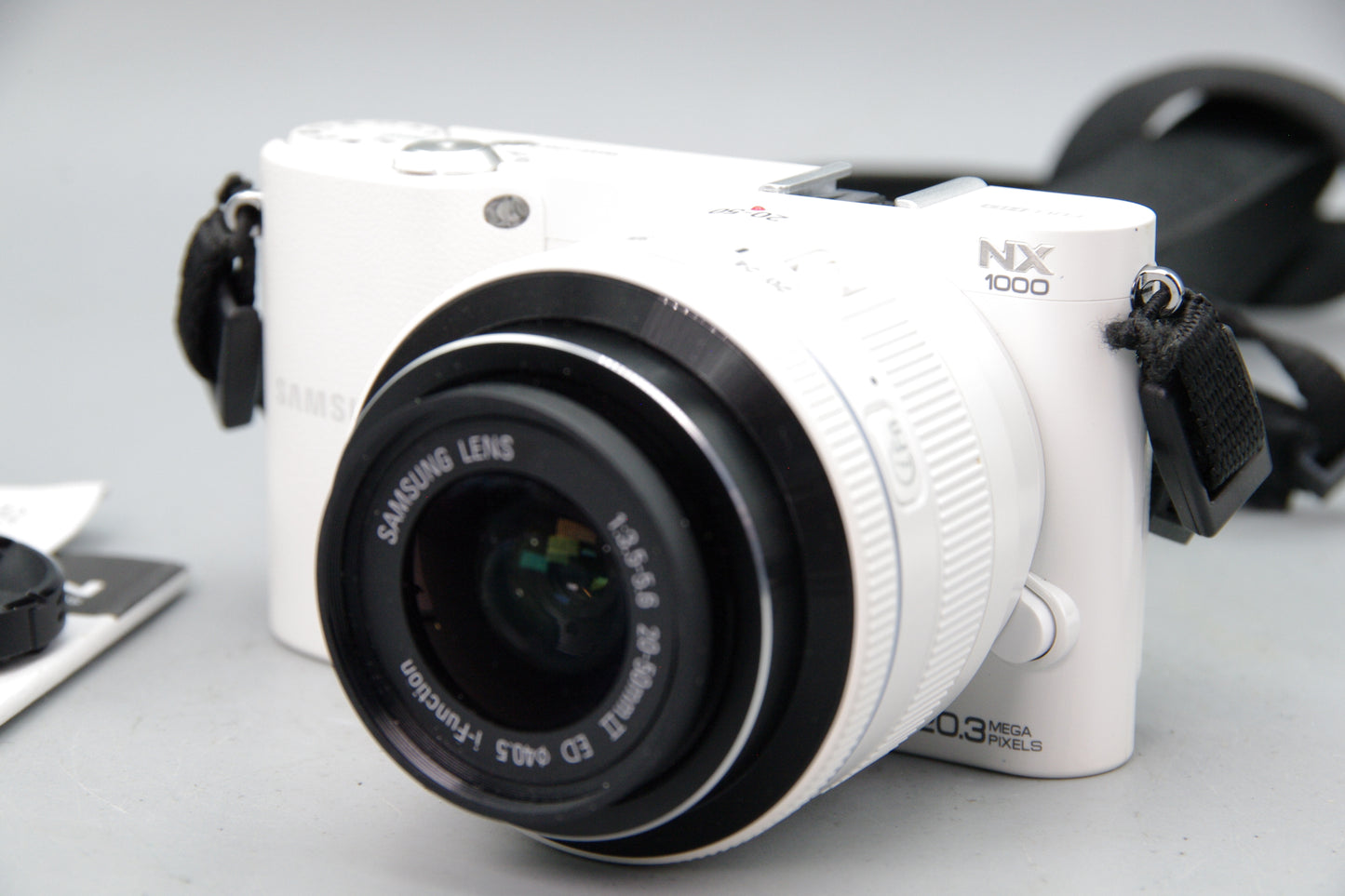 Samsung NX1000 Mirrorless Camera with 20‑50mm II Lens, Charger – Excellent