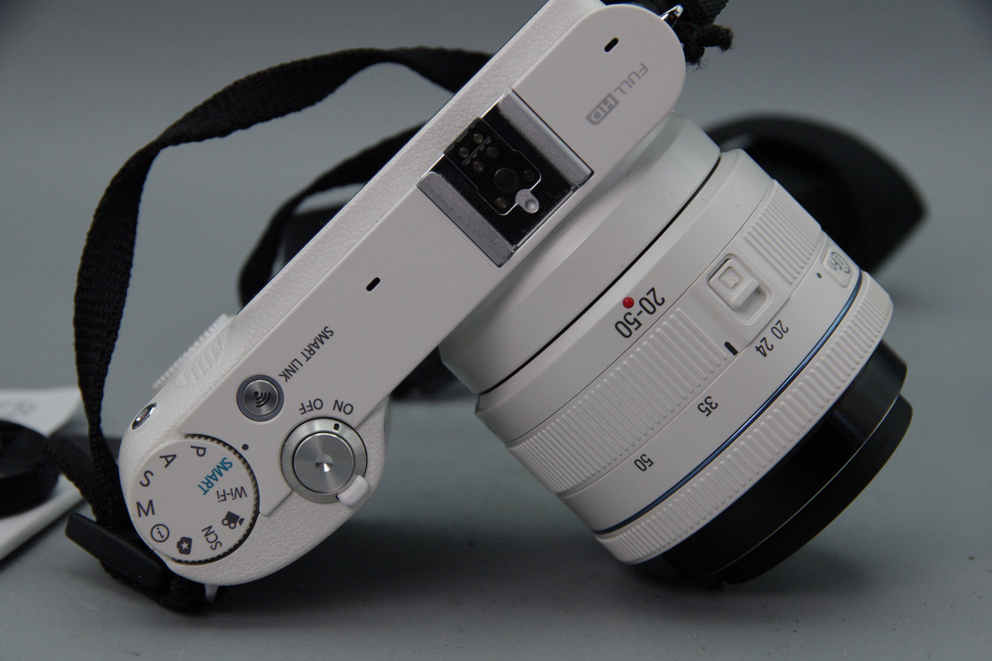 Samsung NX1000 Mirrorless Camera with 20‑50mm II Lens, Charger – Excellent