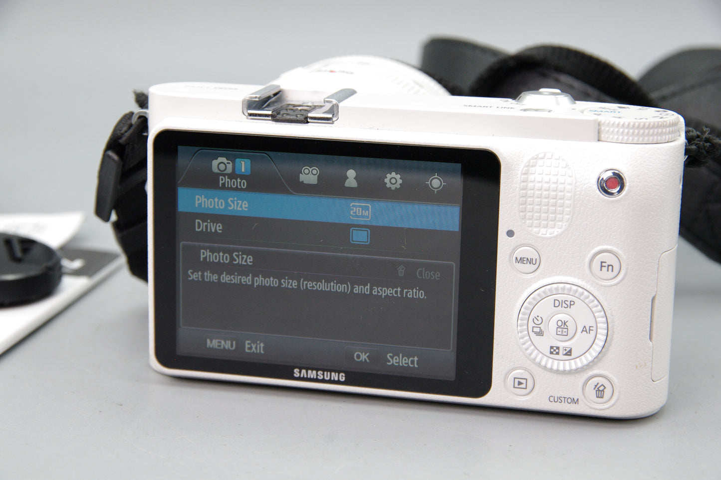 Samsung NX1000 Mirrorless Camera with 20‑50mm II Lens, Charger – Excellent