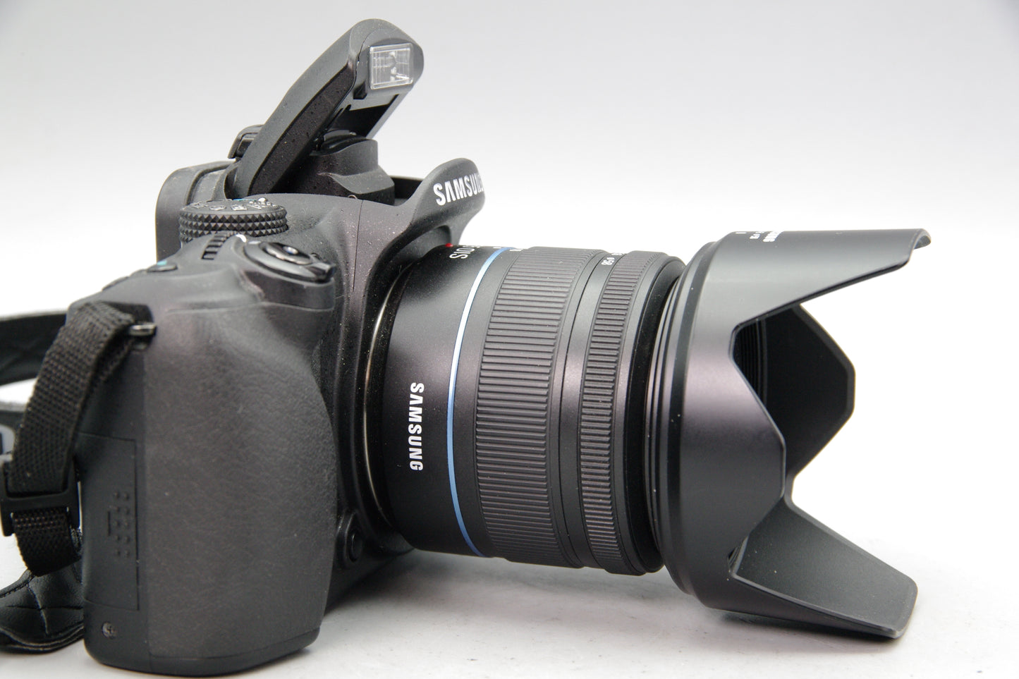 Samsung NX11 14.6MP Mirrorless Camera with 18‑55mm Lens & Charger - Excellent