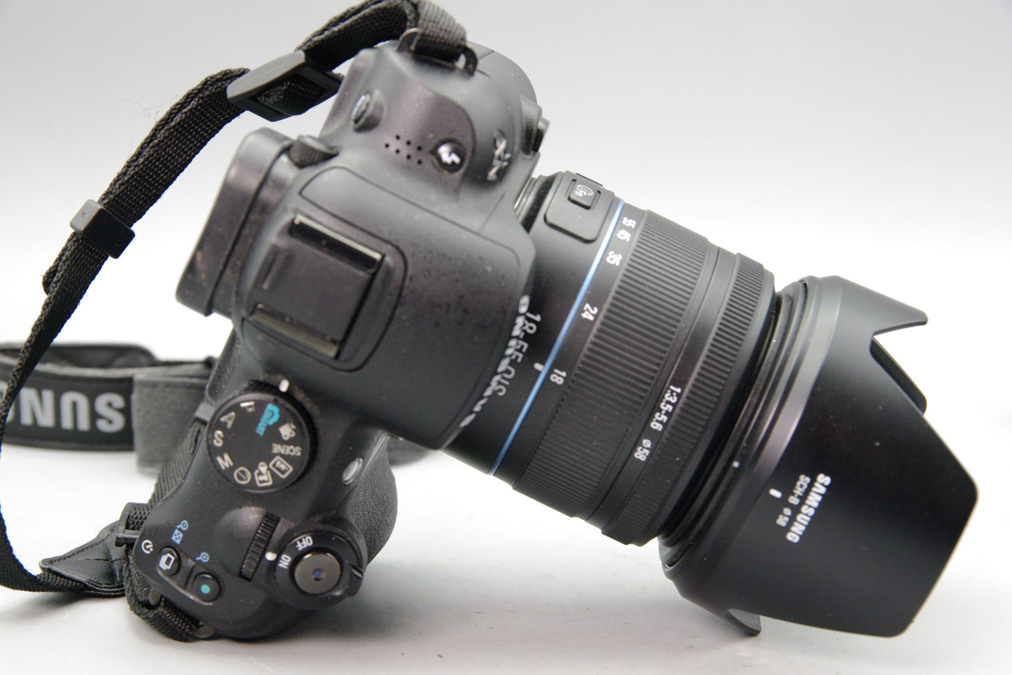 Samsung NX11 14.6MP Mirrorless Camera with 18‑55mm Lens & Charger - Excellent