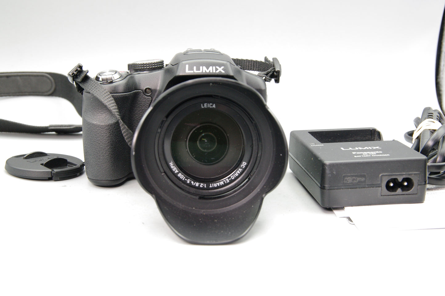 Panasonic Lumix DMC‑FZ200 12MP Bridge Camera with Charger – Excellent Condition