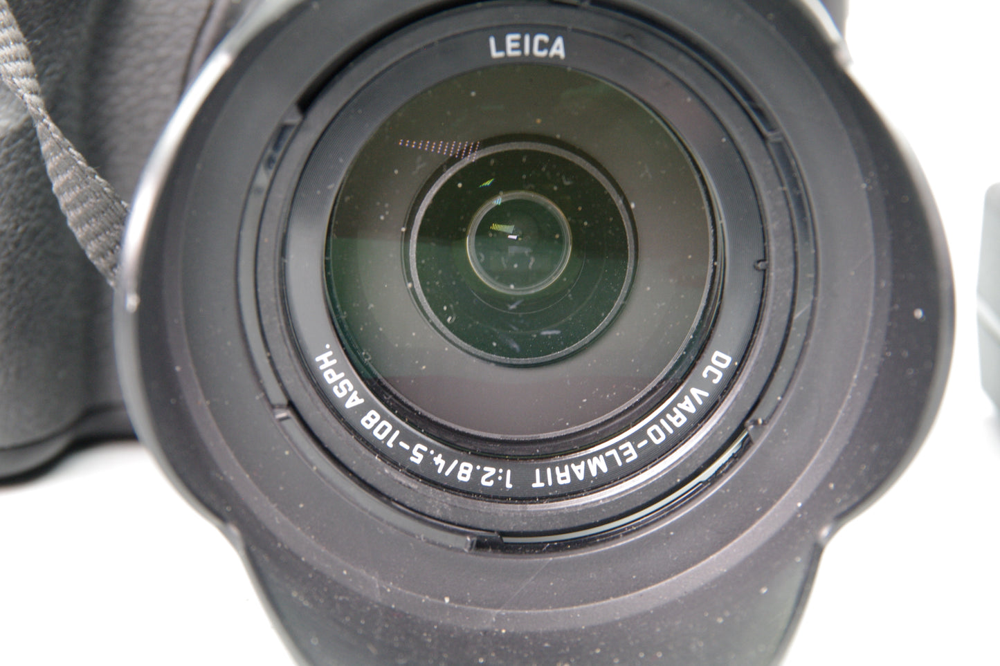 Panasonic Lumix DMC‑FZ200 12MP Bridge Camera with Charger – Excellent Condition