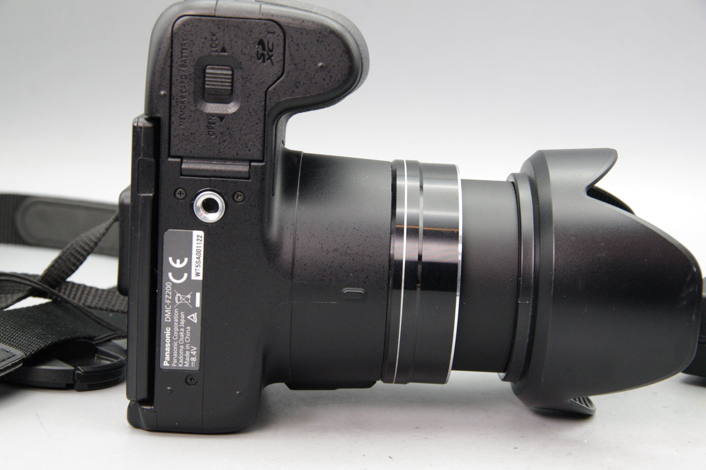 Panasonic Lumix DMC‑FZ200 12MP Bridge Camera with Charger – Excellent Condition