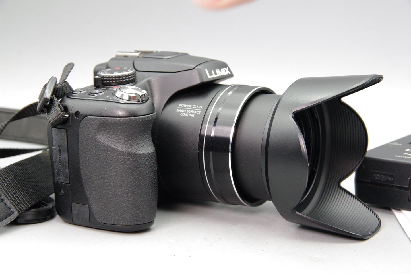 Panasonic Lumix DMC‑FZ200 12MP Bridge Camera with Charger – Excellent Condition