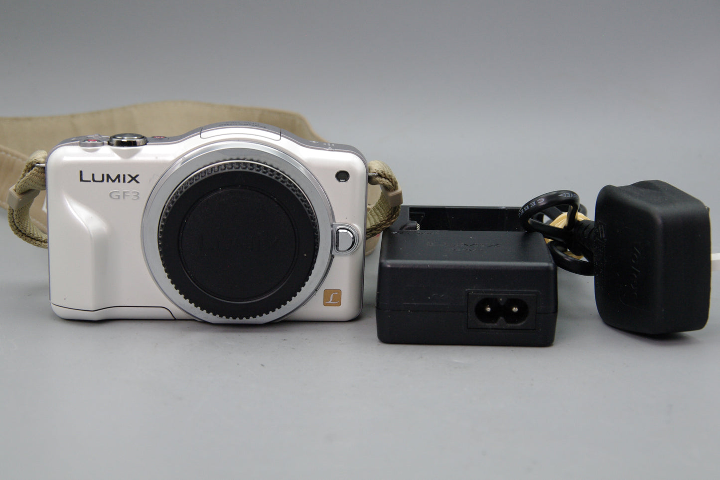 Panasonic Lumix DMC‑GF3 12MP Body in White with Charger – Excellent Condition