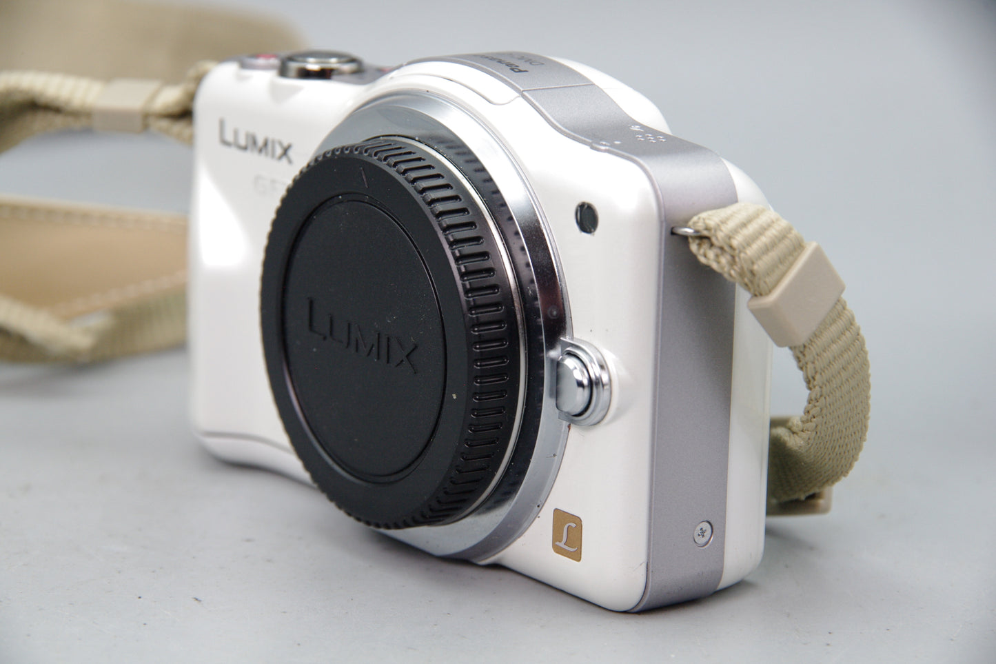Panasonic Lumix DMC‑GF3 12MP Body in White with Charger – Excellent Condition