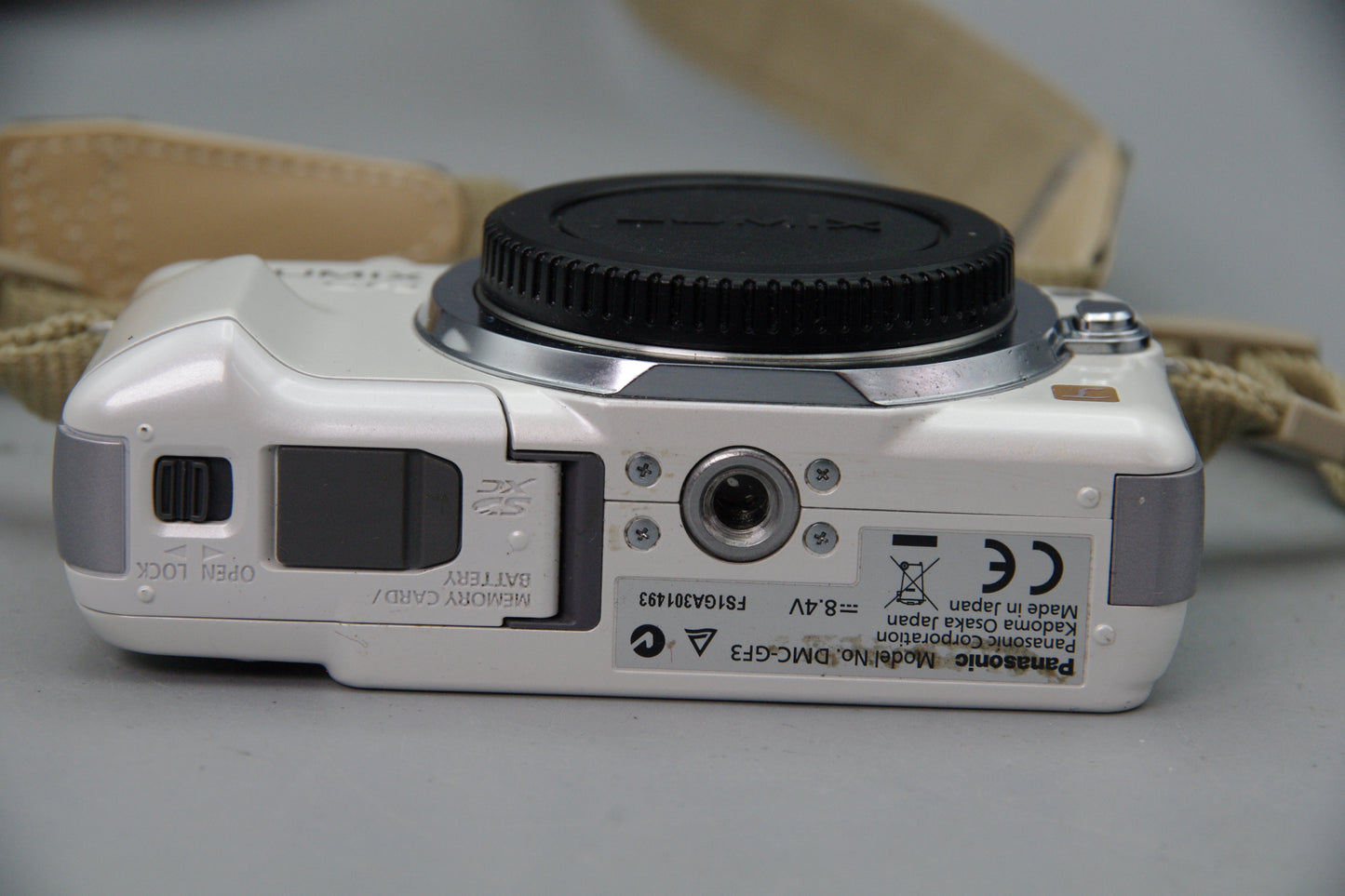 Panasonic Lumix DMC‑GF3 12MP Body in White with Charger – Excellent Condition