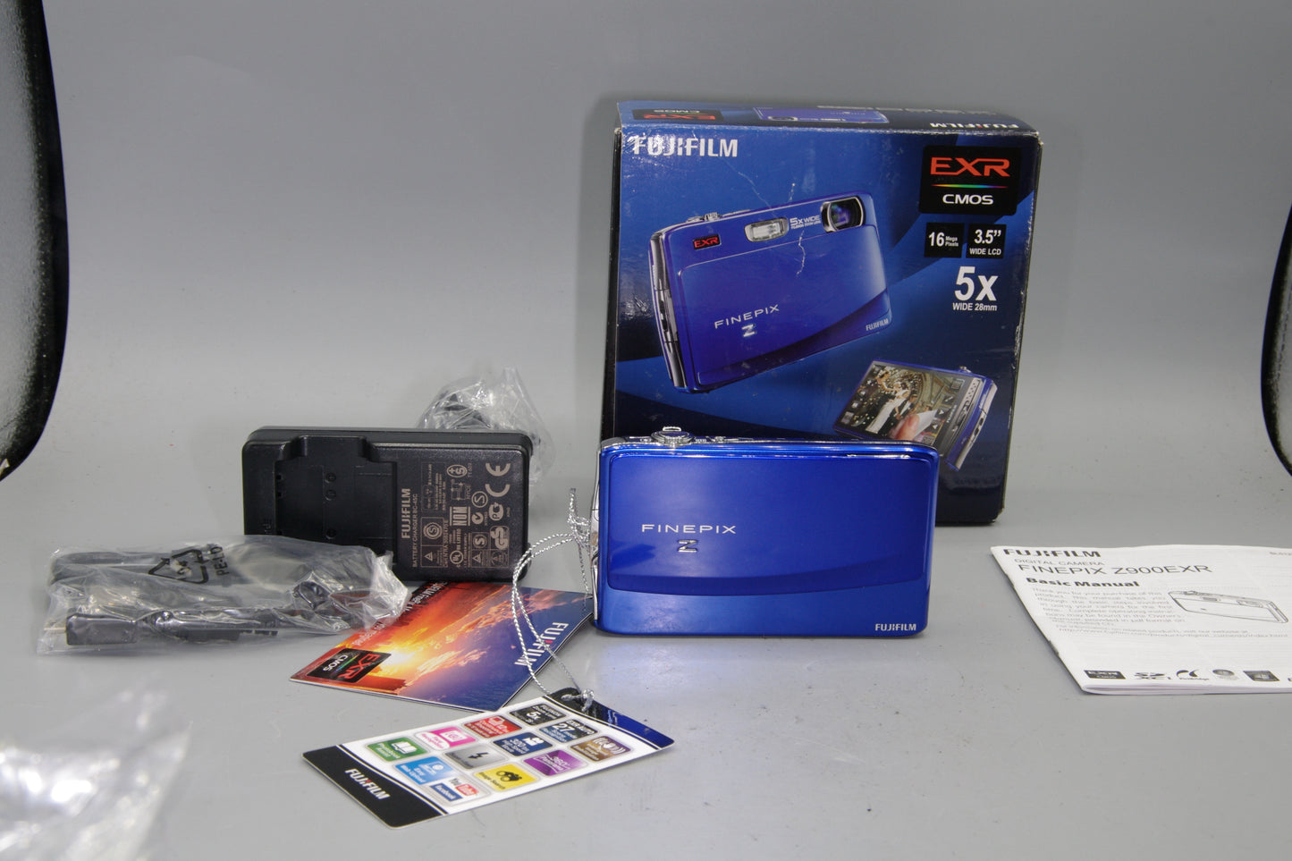 Fujifilm FinePix Z900EXR Blue Digital Camera Boxed 16MP Touchscreen HD