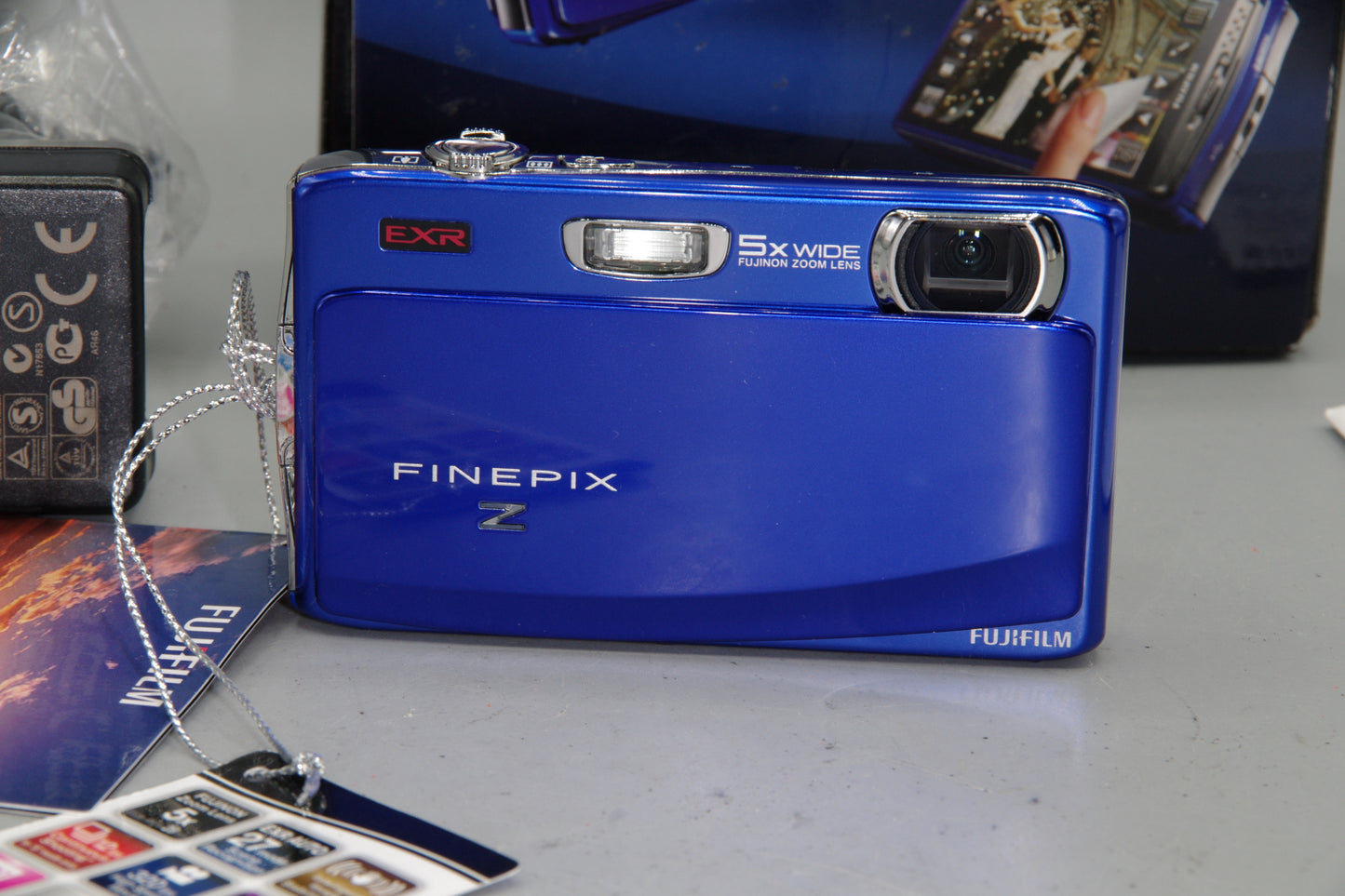 Fujifilm FinePix Z900EXR Blue Digital Camera Boxed 16MP Touchscreen HD