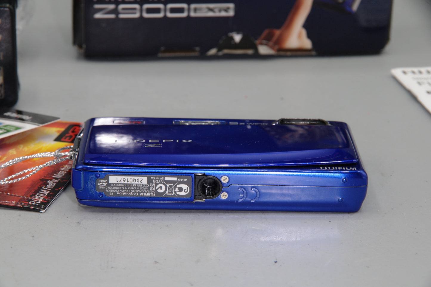 Fujifilm FinePix Z900EXR Blue Digital Camera Boxed 16MP Touchscreen HD