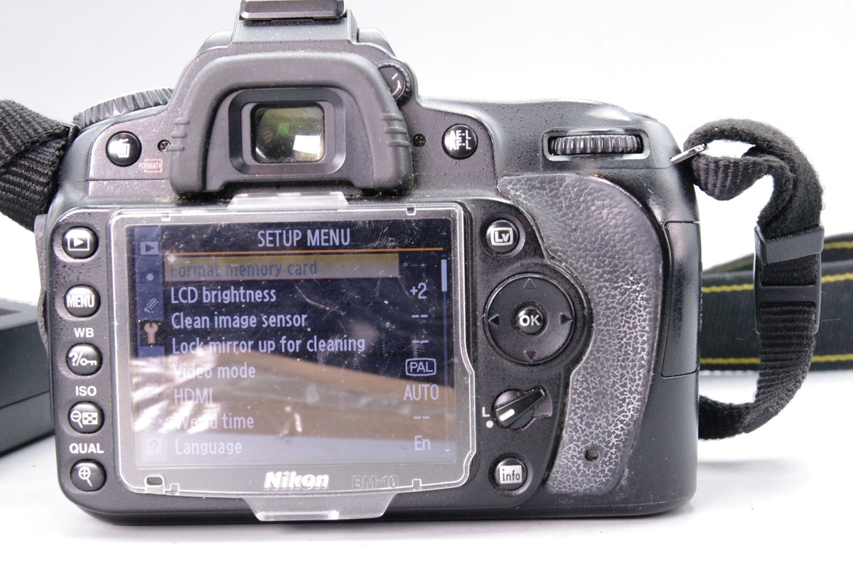 Nikon D90 12.3MP DSLR Camera Body 28-100mm Lens Bag Charger Tested