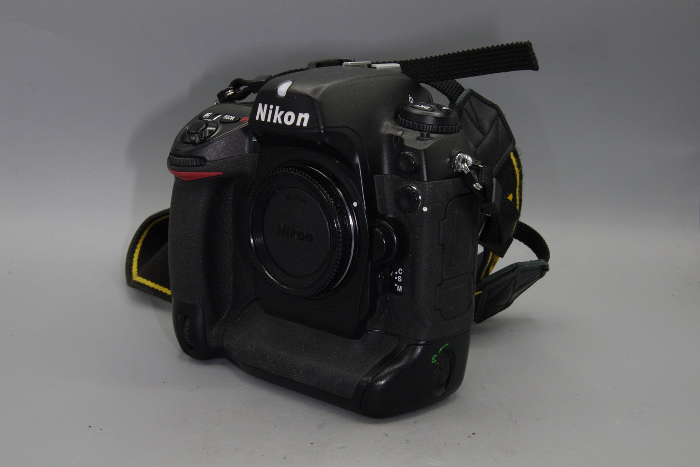 Nikon D2X 12.4MP Professional DSLR & Battery - Low S/C 11238 - Excellent