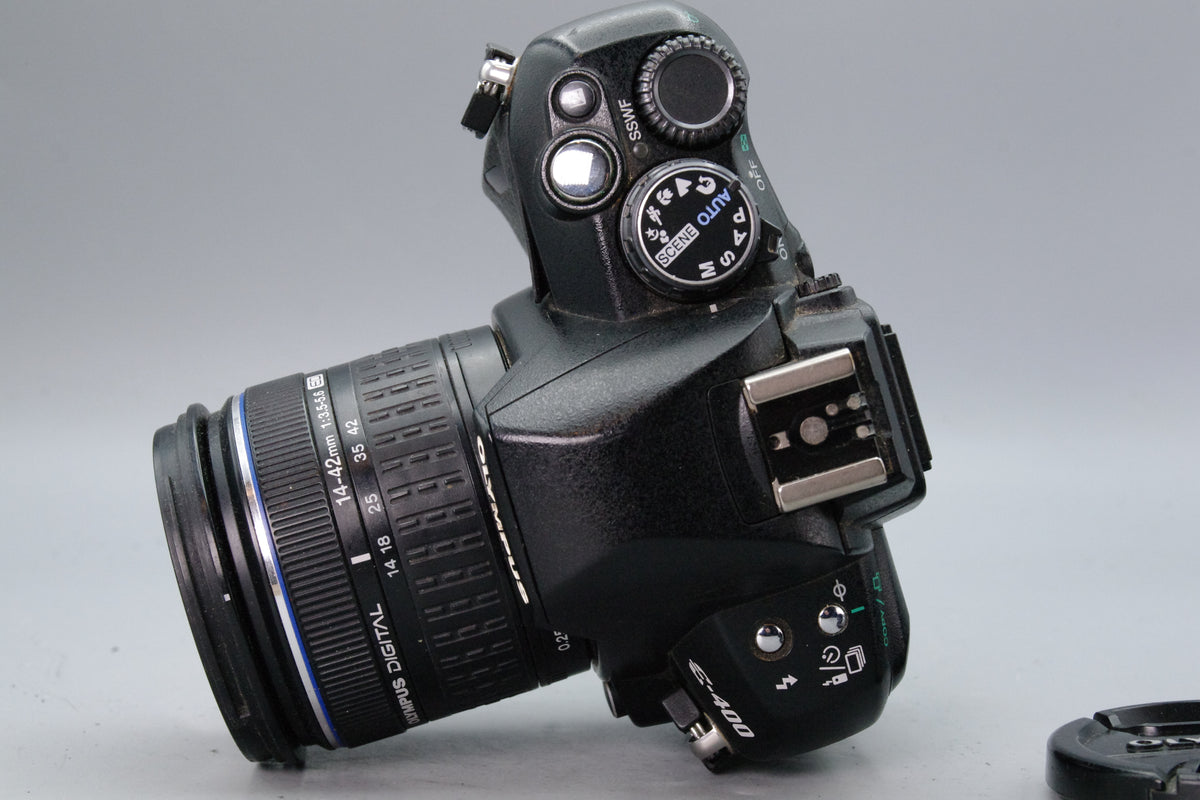 Olympus E-400 DSLR Camera Kit with Zuiko 14-42mm Lens and BCS-1 Charger