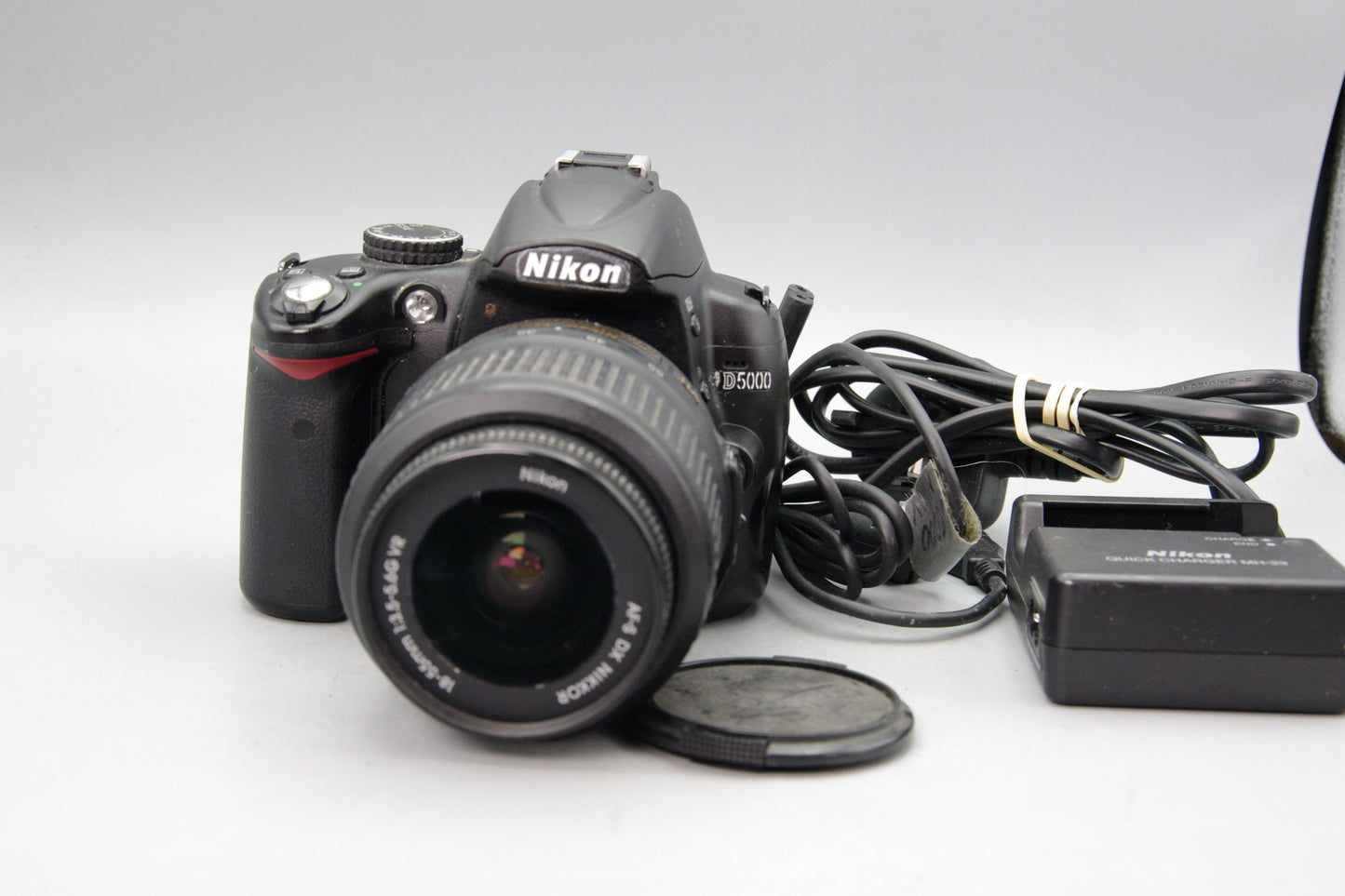 Nikon D5000 12.3MP DSLR Camera + 18‑55mm VR Lens – Battery & Charger – 9920 SC