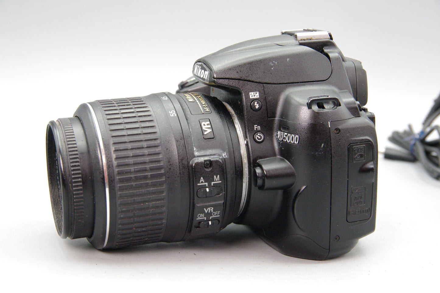 Nikon D5000 12.3MP DSLR Camera + 18‑55mm VR Lens – Battery & Charger – 9920 SC