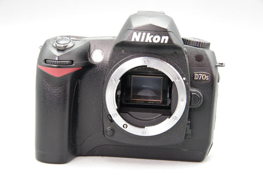 Nikon D70s DSLR Camera 6.1MP Body Only – Tested – Shutter Count 8978