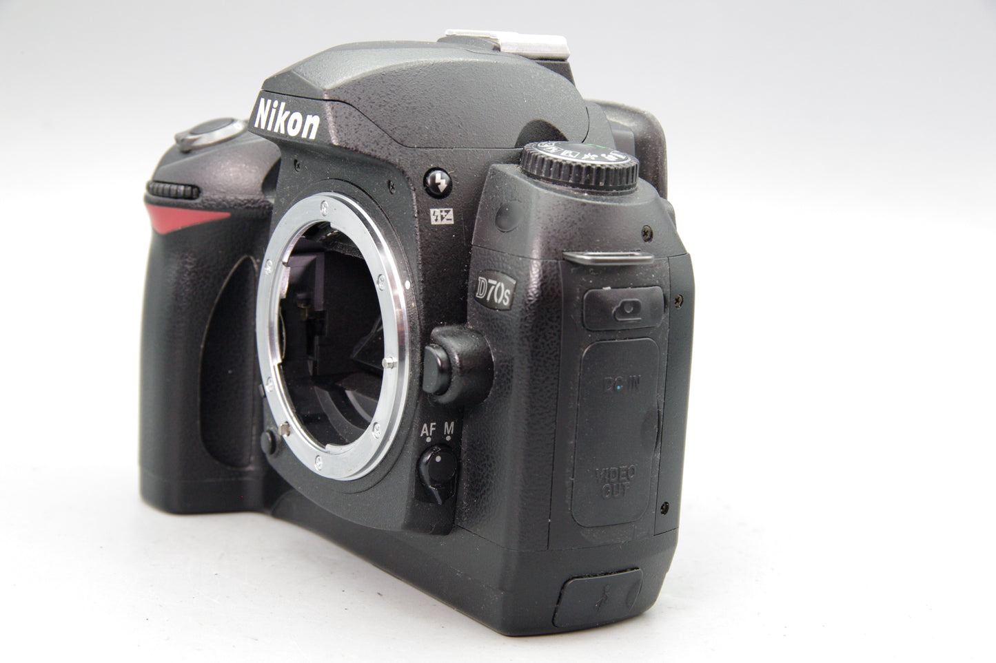 Nikon D70s DSLR Camera 6.1MP Body Only – Tested – Shutter Count 8978