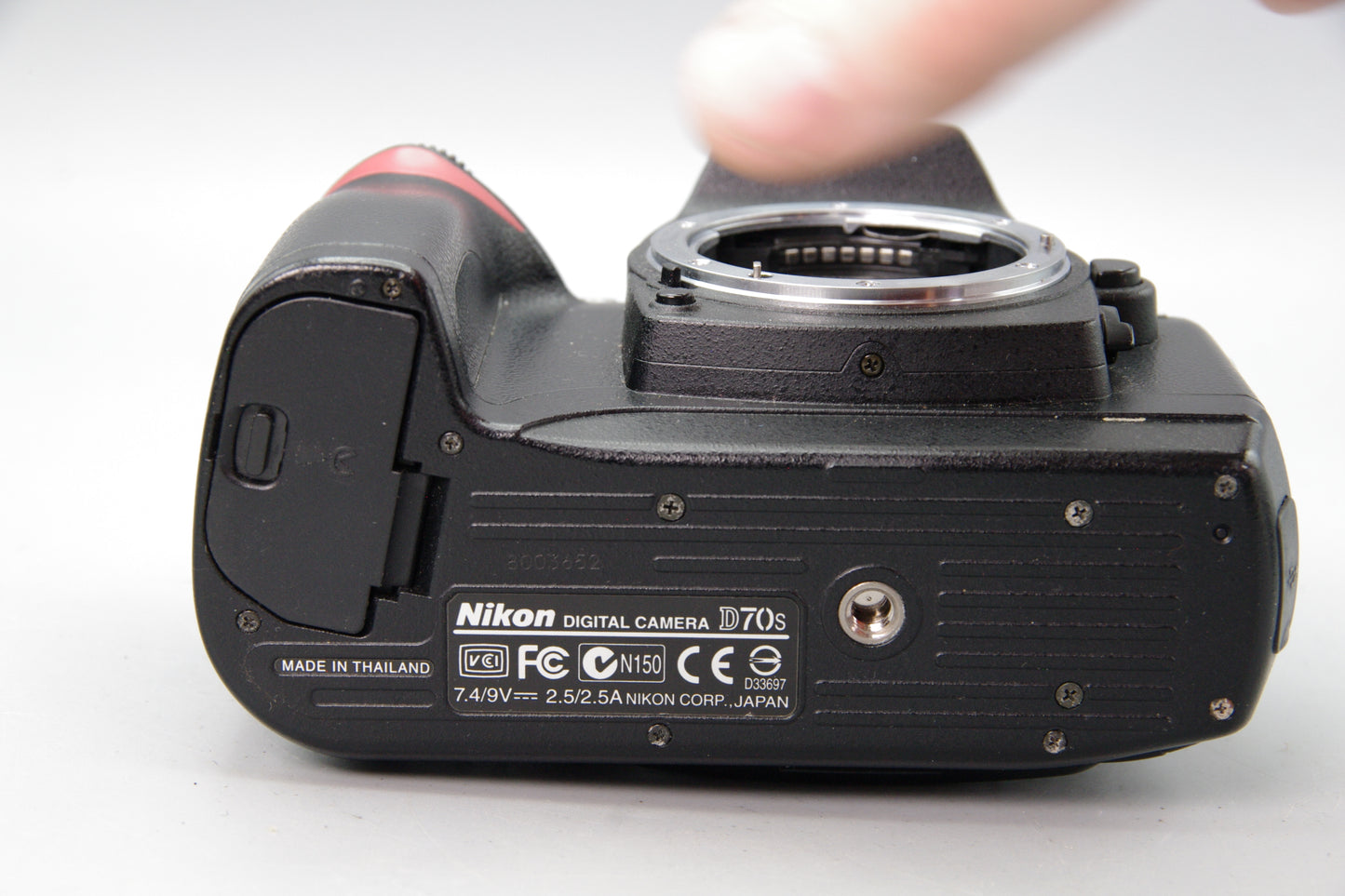 Nikon D70s DSLR Camera 6.1MP Body Only – Tested – Shutter Count 8978