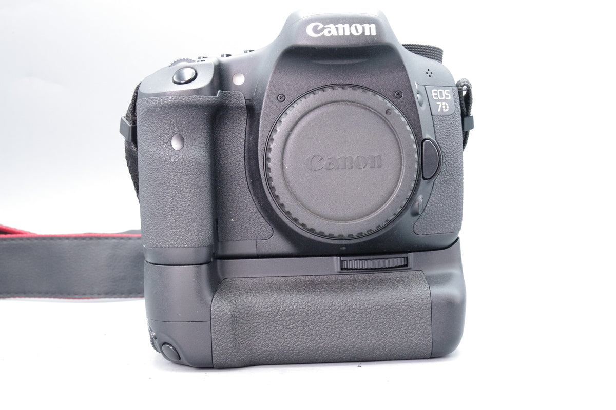 Canon EOS 7D DSLR Camera with BG-E7 Battery Grip, Low S/C Excellent