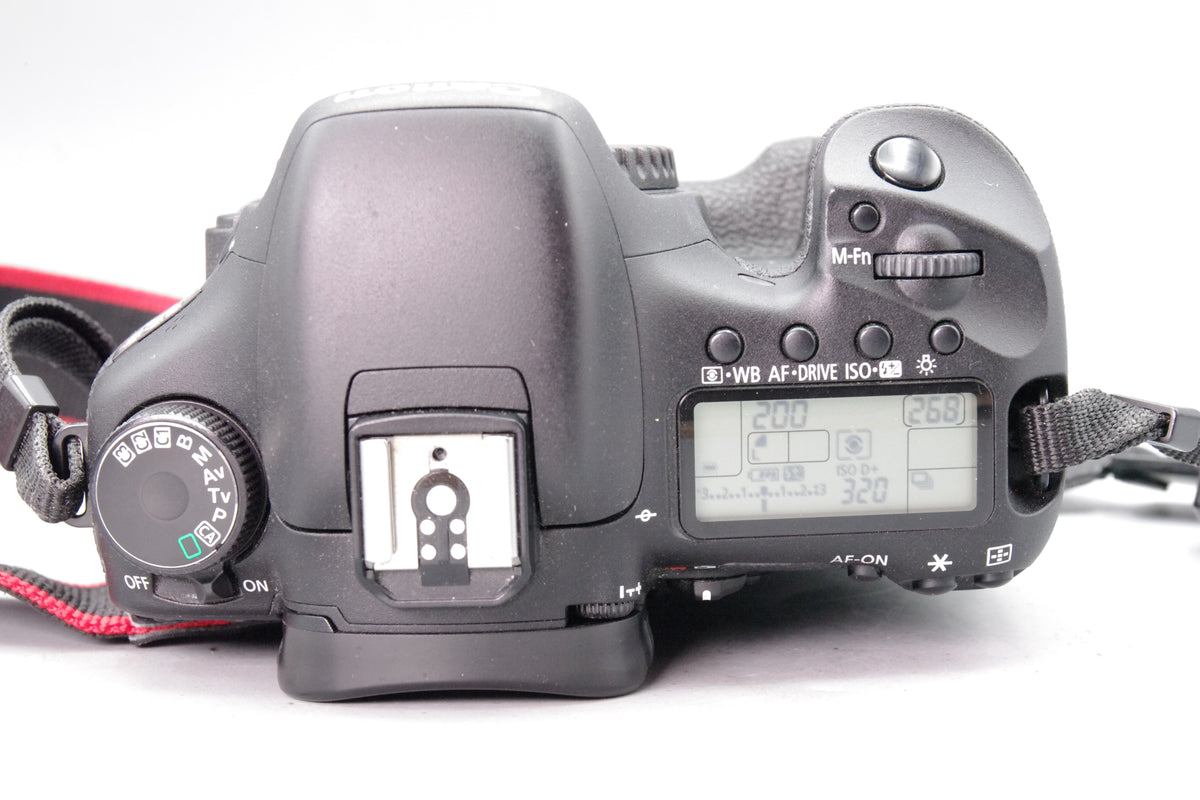 Canon EOS 7D DSLR Camera with BG-E7 Battery Grip, Low S/C Excellent