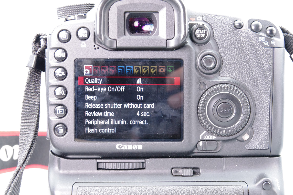 Canon EOS 7D DSLR Camera with BG-E7 Battery Grip, Low S/C Excellent